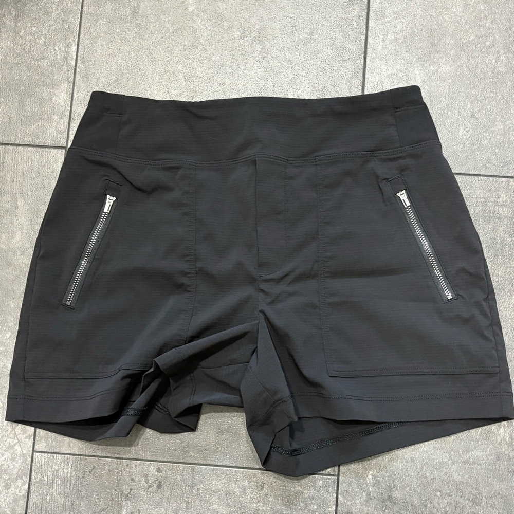 Athleta Trekkie North 2 Black Shorts with Zippered Pockets